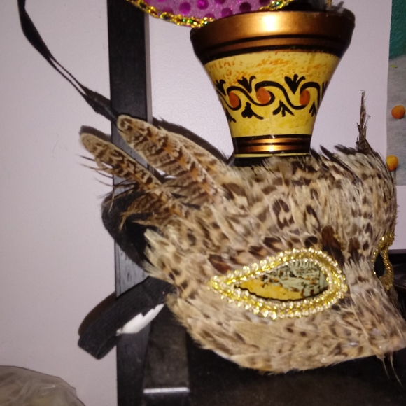 Mardi Grad Masks - Picture 5 of 7